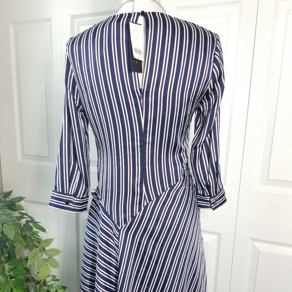 🆕️NWT. BANANA REPUBLIC Asymetrical Stripe Dress! - Picture 3 of 4